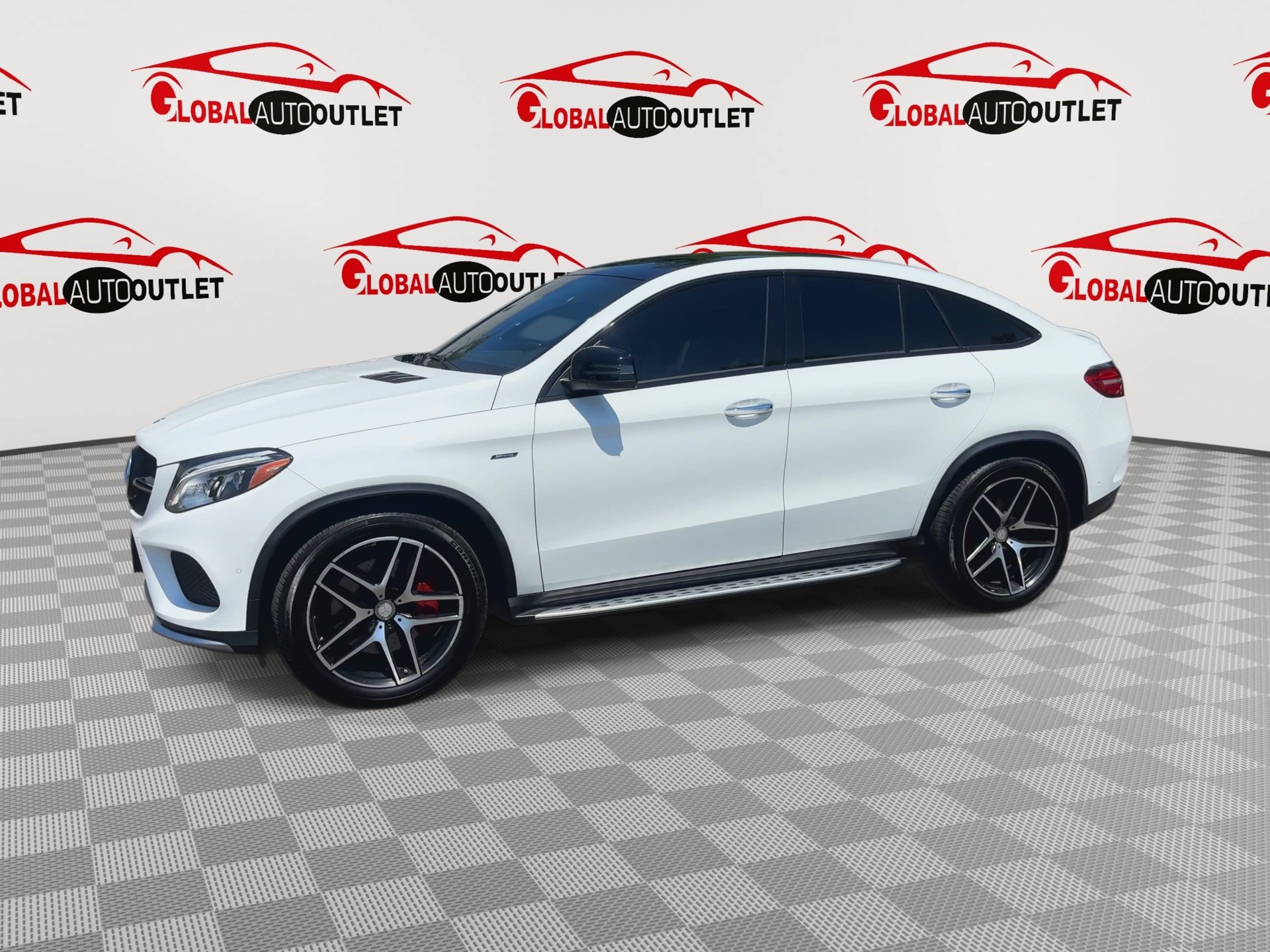Used 2016 Mercedes-Benz GLE 450 4MATIC Coupe w/ Premium Package image 4