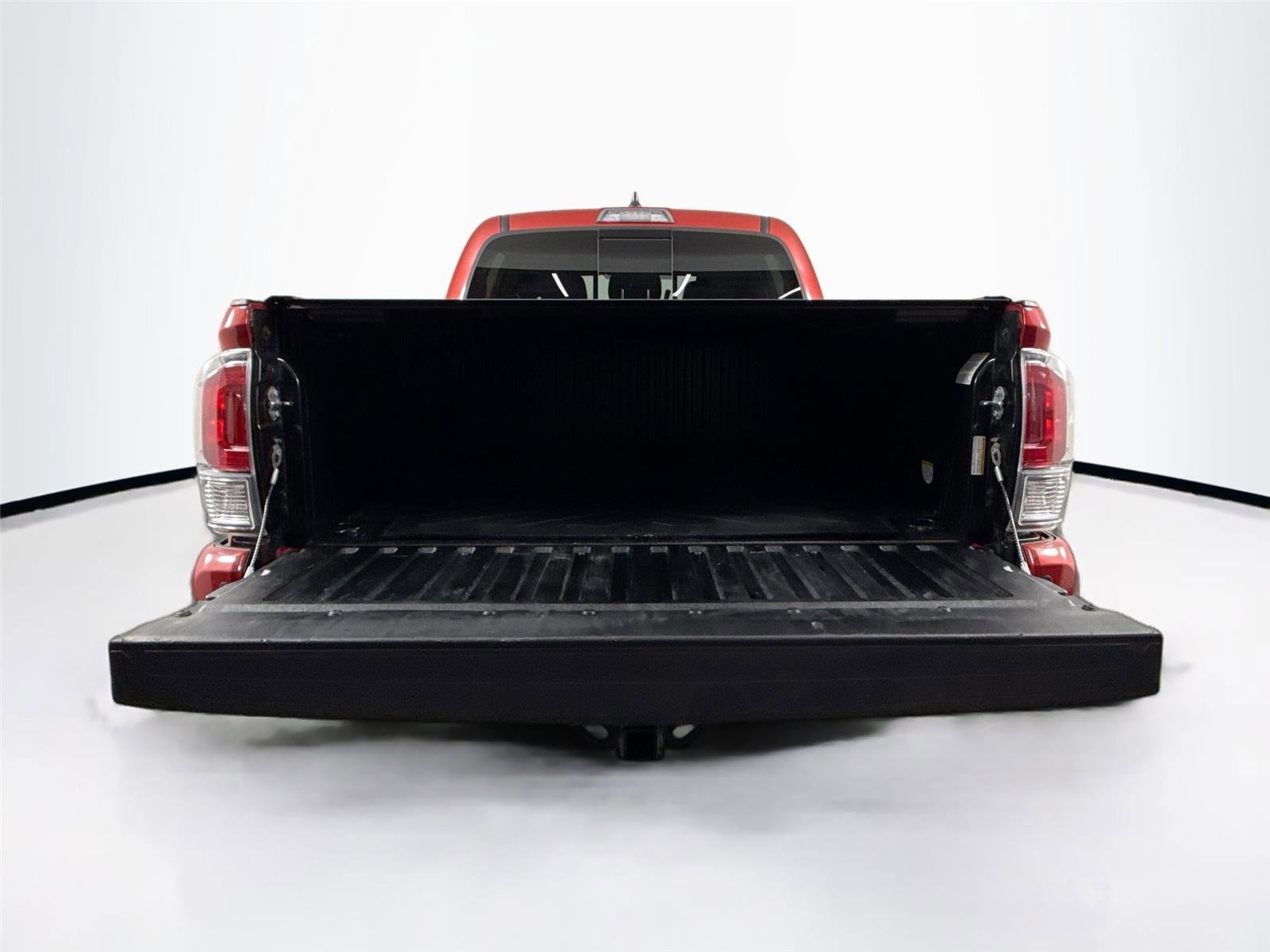 Used 2022 Toyota Tacoma TRD Sport w/ Technology Package RWD image 33