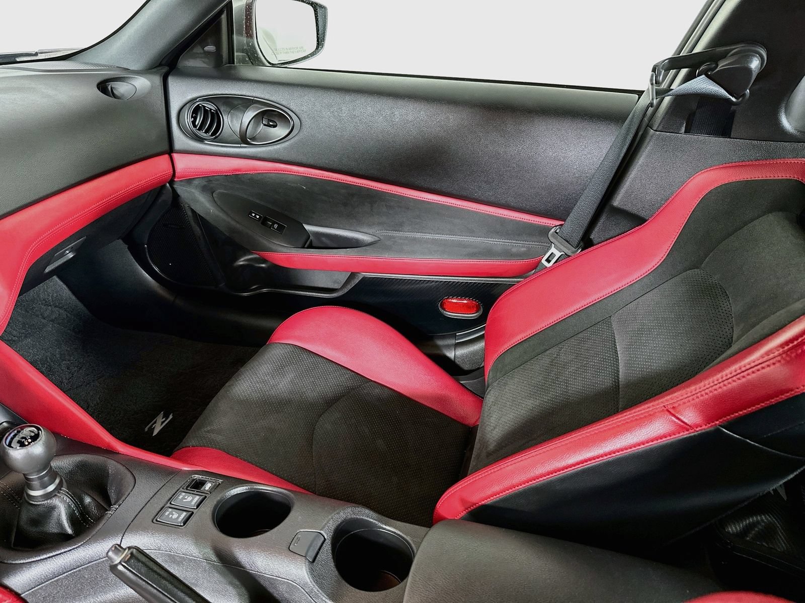 Used 2024 Nissan Z Performance w/ Floor Mat Package RWD image 24