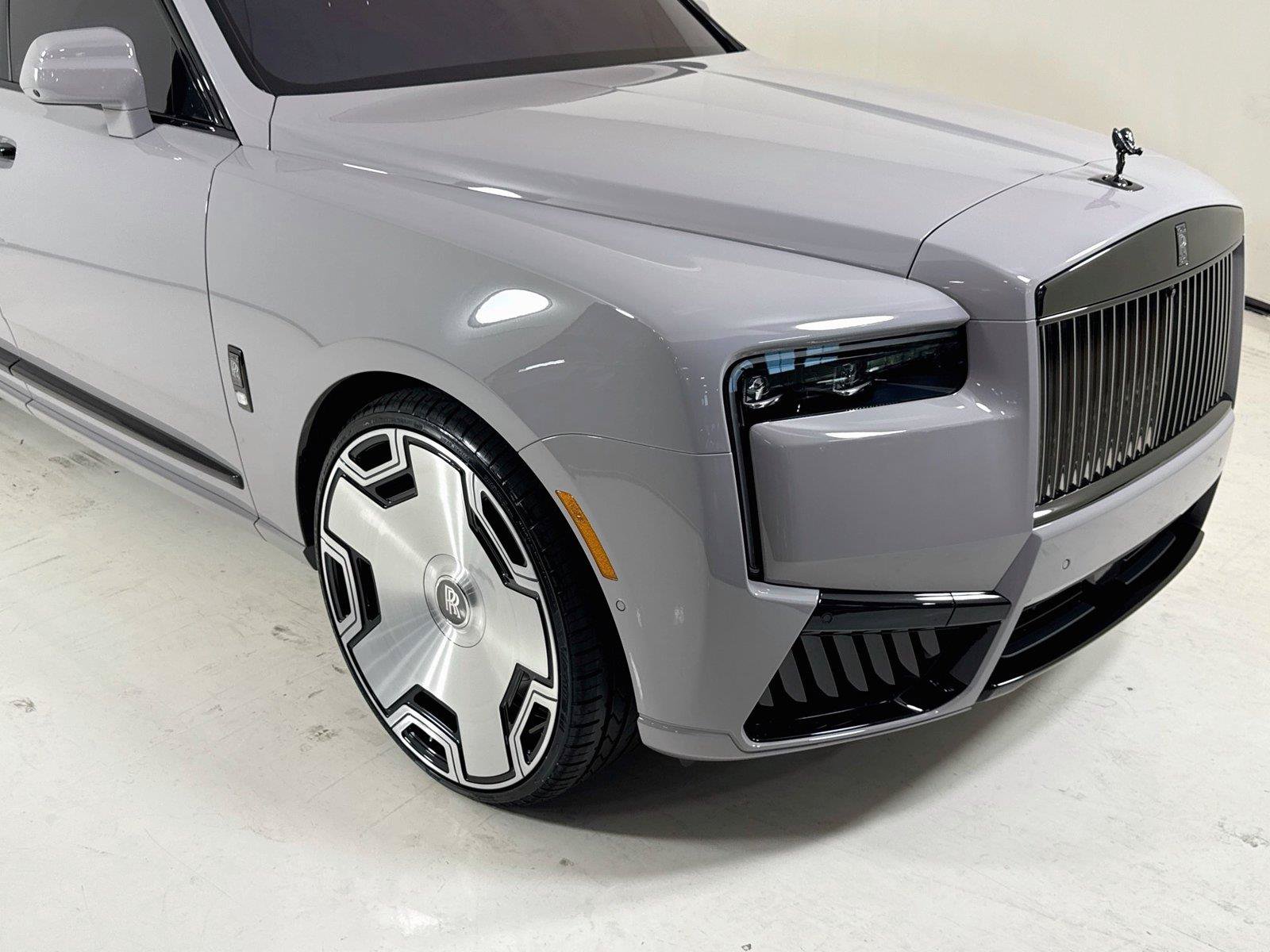Used 2025 Rolls-Royce Cullinan Black Badge AWD/4WD image 39