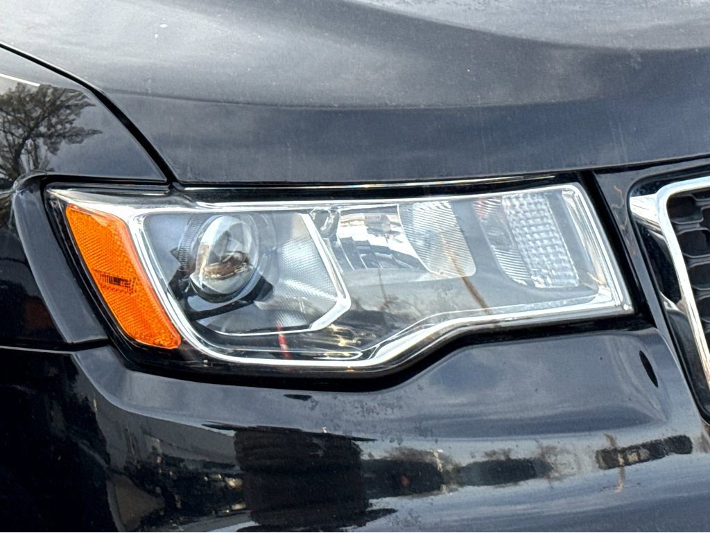 Used 2017 Jeep Grand Cherokee Limited image 3