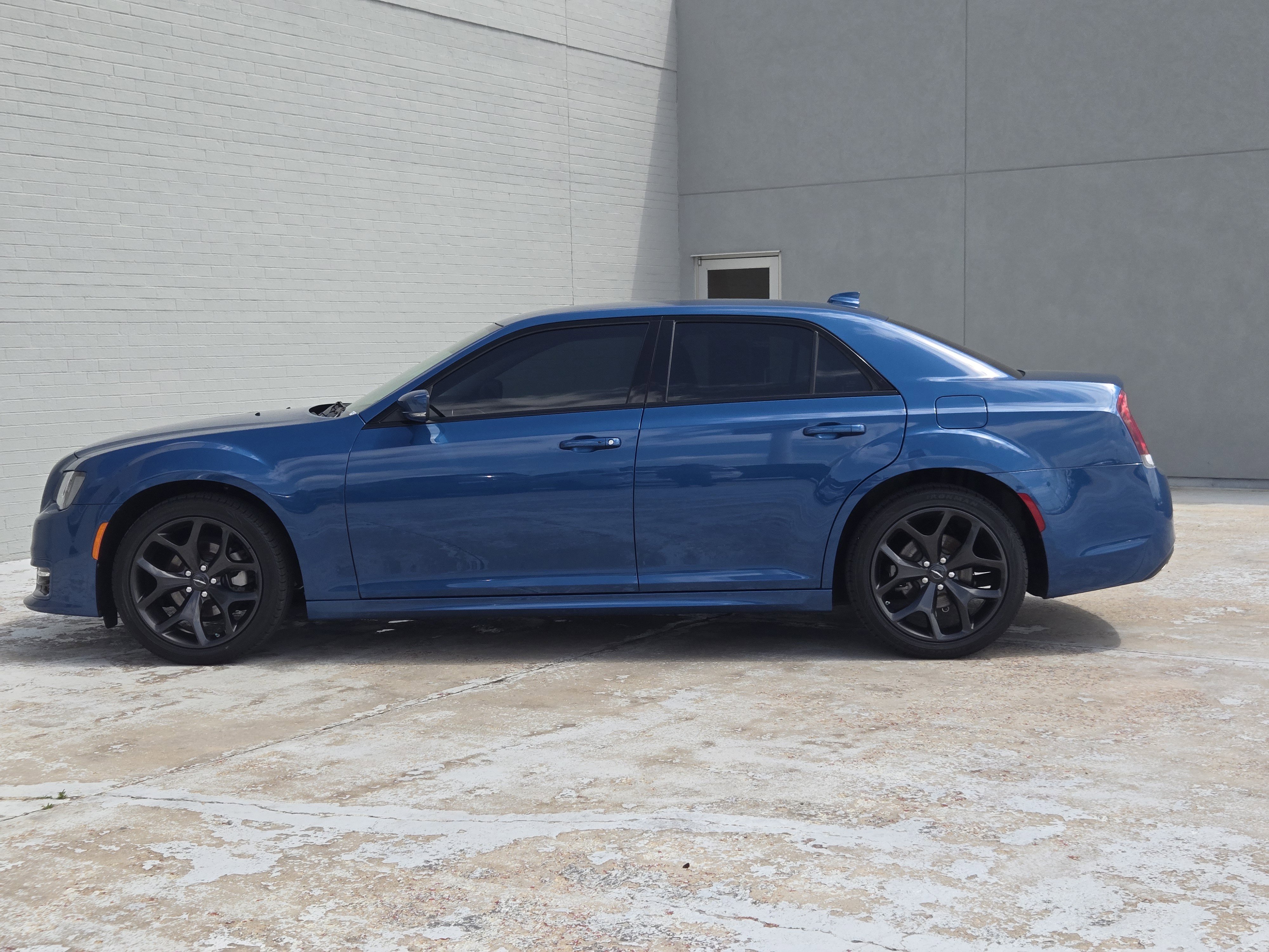 Used 2023 Chrysler 300 Touring L w/ Comfort Group RWD image 5
