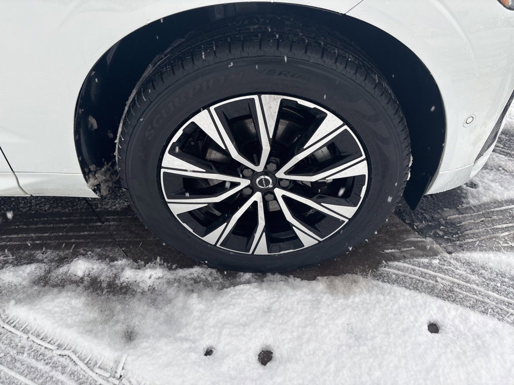 Certified 2024 Volvo XC60 B5 Plus image 14