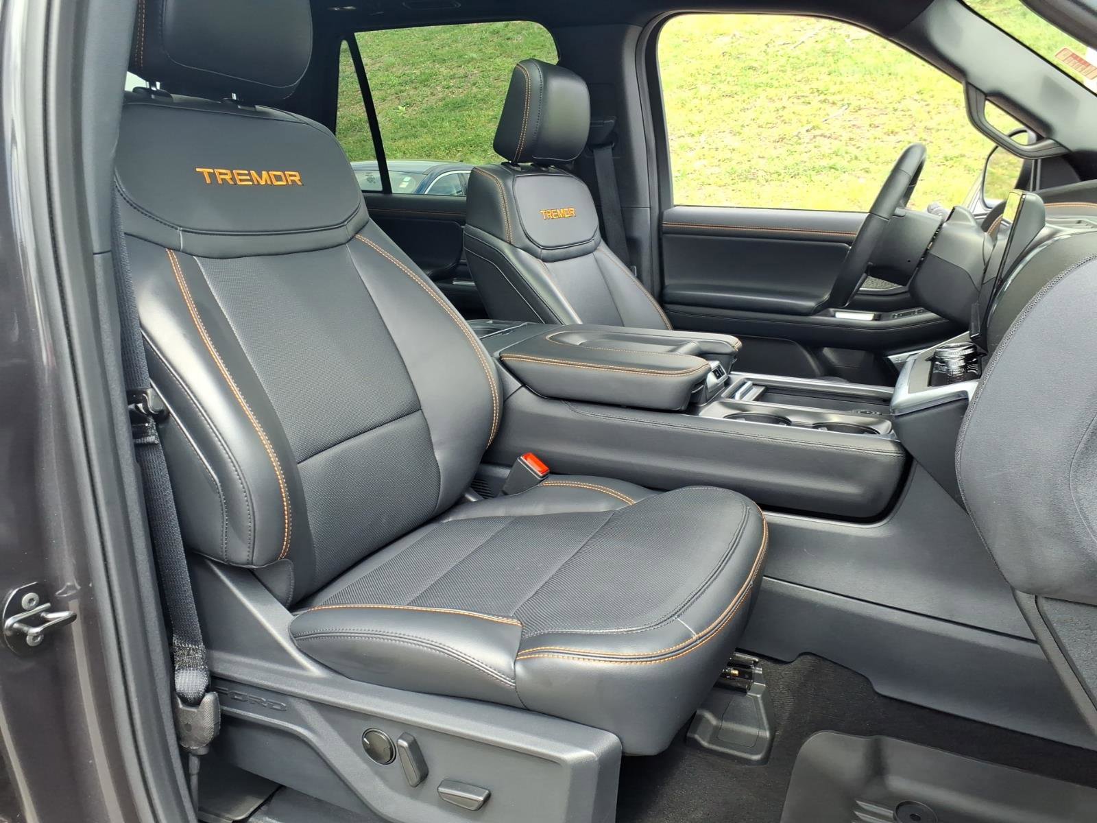 Used 2025 Ford Expedition Tremor image 7
