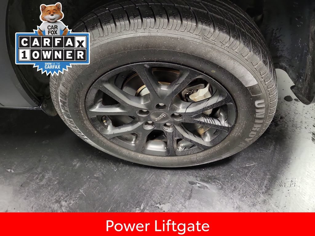 Used 2018 Jeep Cherokee Latitude Plus w/ Comfort/Convenience Group FWD image 12