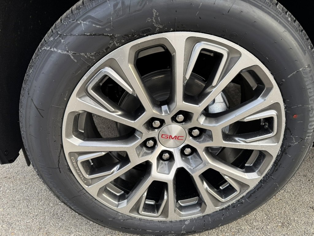 New 2026 GMC Yukon Denali w/ Denali Reserve Package image 9