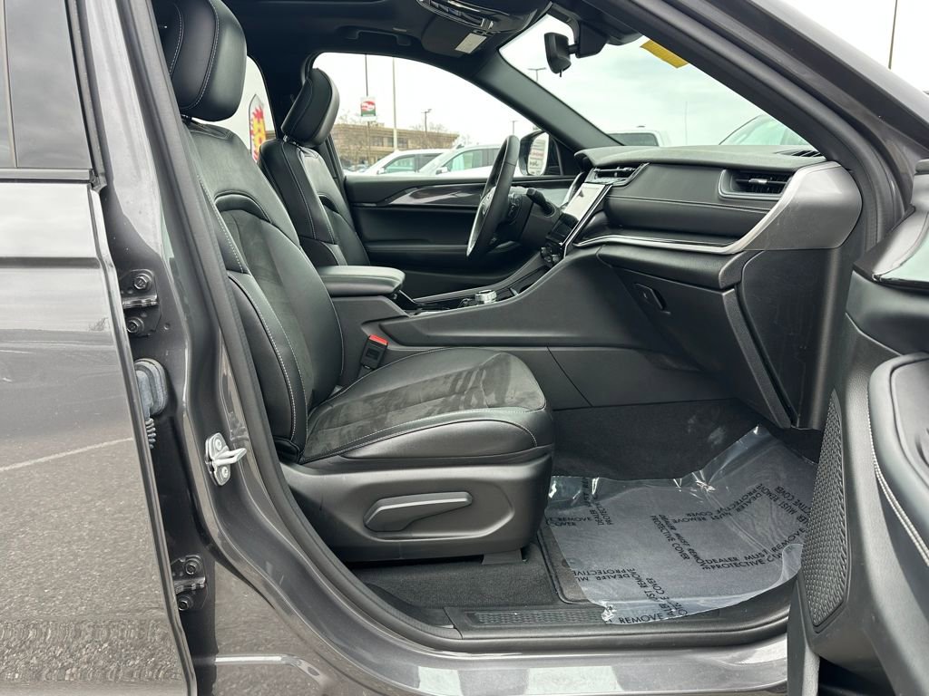 Used 2023 Jeep Grand Cherokee L Laredo image 20