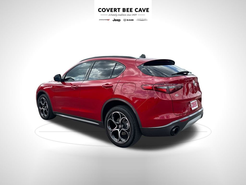 Used 2023 Alfa Romeo Stelvio Ti image 5