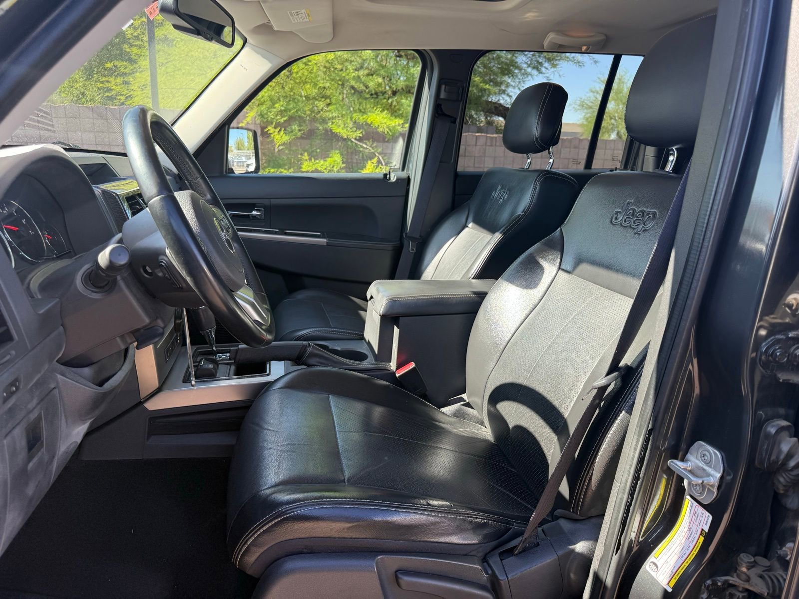 Used 2011 Jeep Liberty Limited w/ Chrome Accents Group image 12