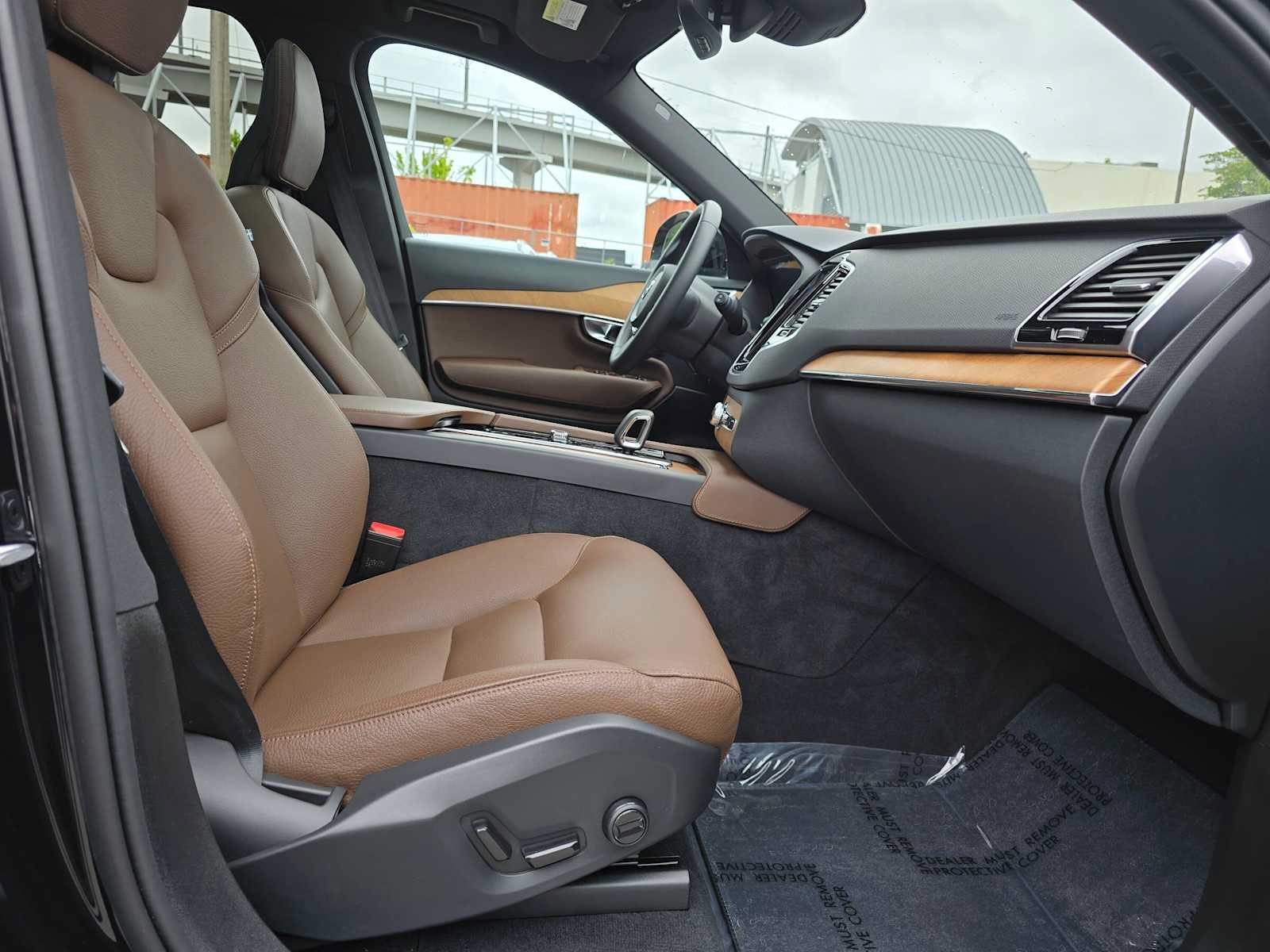 Certified 2023 Volvo XC90 T8 Plus AWD/4WD image 11