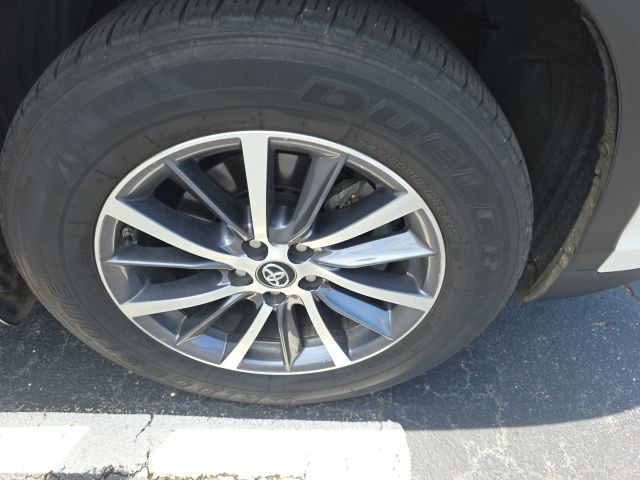 Used 2017 Toyota Highlander XLE FWD image 11