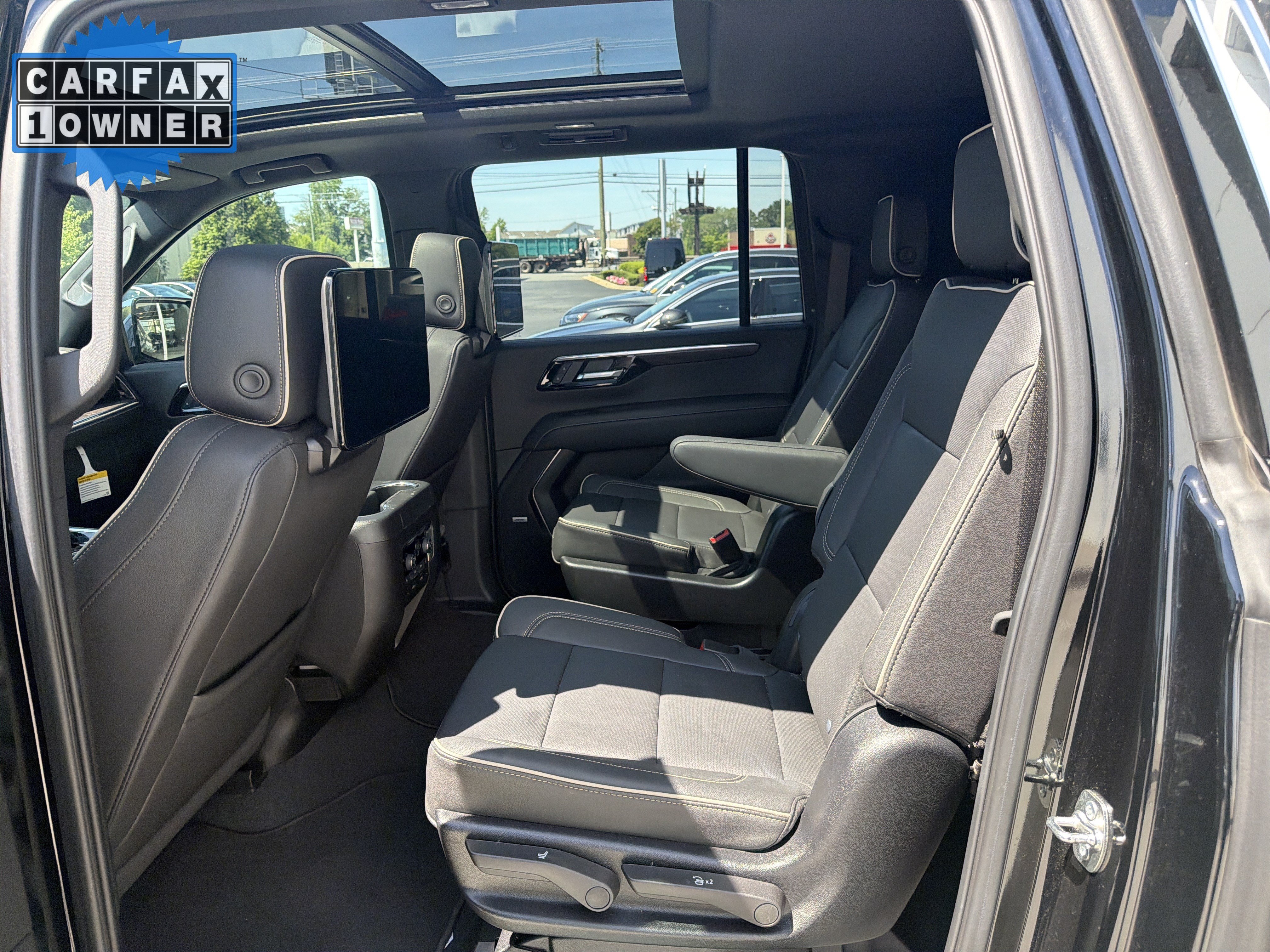 Used 2025 Chevrolet Suburban Premier AWD/4WD image 32