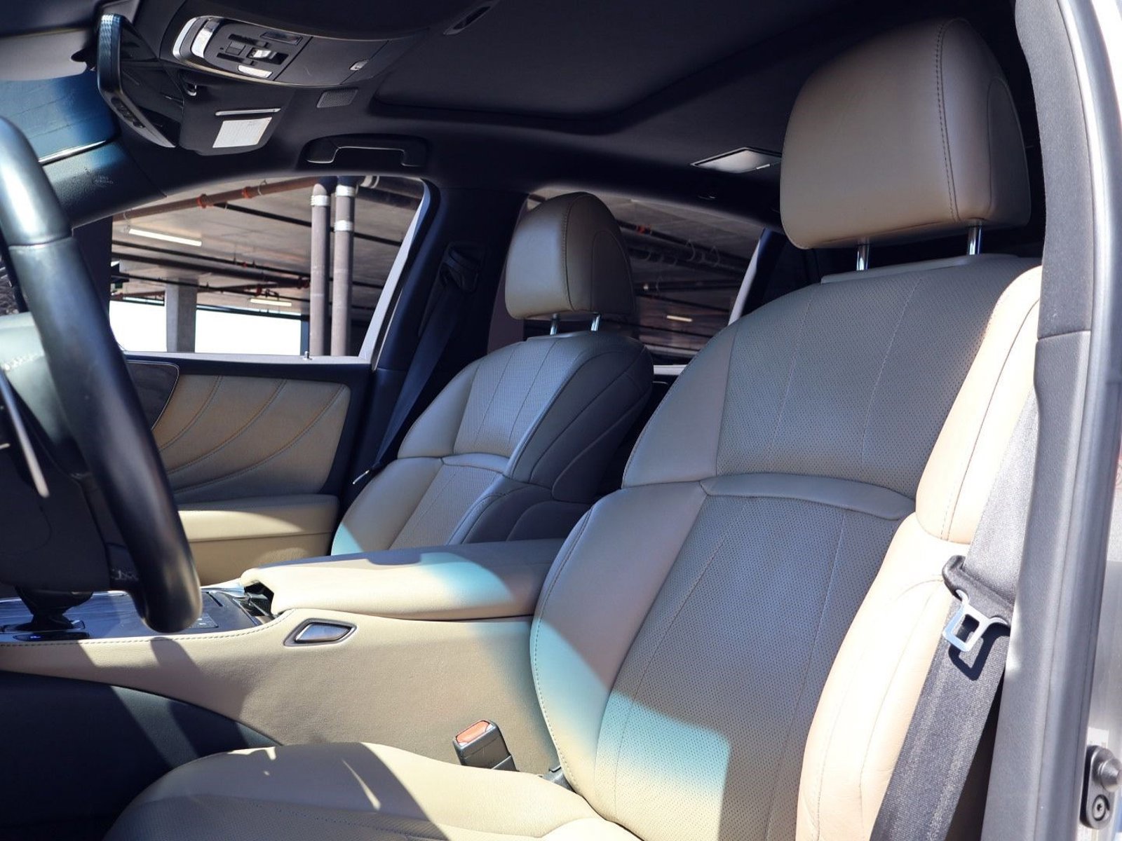 Used 2023 Lexus LS 500 w/ Accessory Package (Z2) image 5