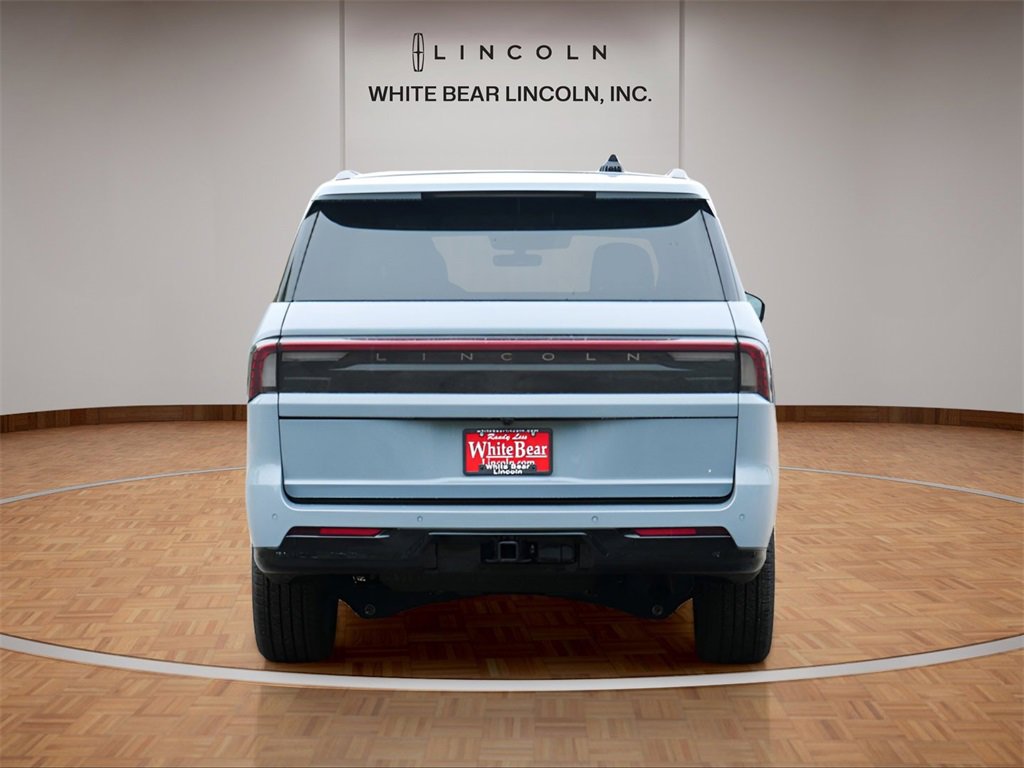 Used 2025 Lincoln Navigator Reserve w/ Jet Appearance Package image 6