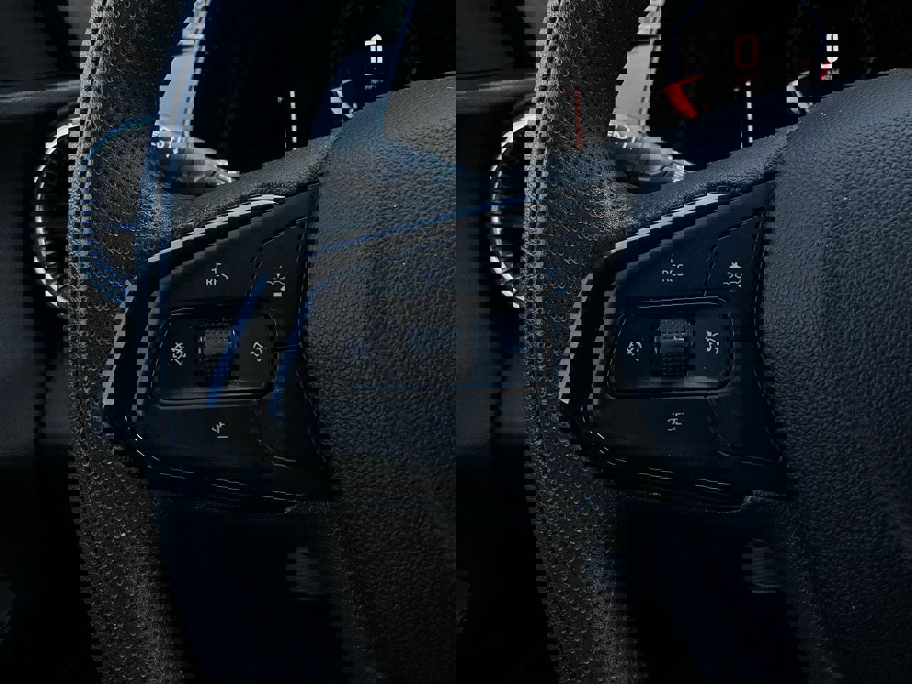 Used 2025 Chevrolet Trax LT FWD image 32