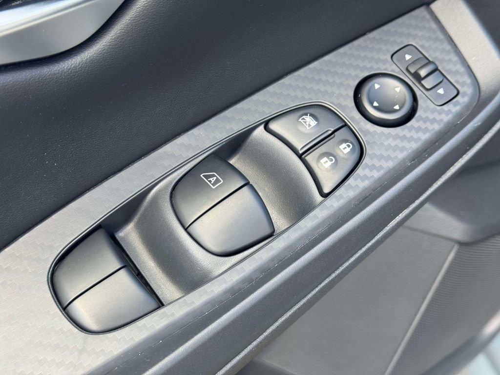 Used 2025 Nissan Sentra SV FWD image 16