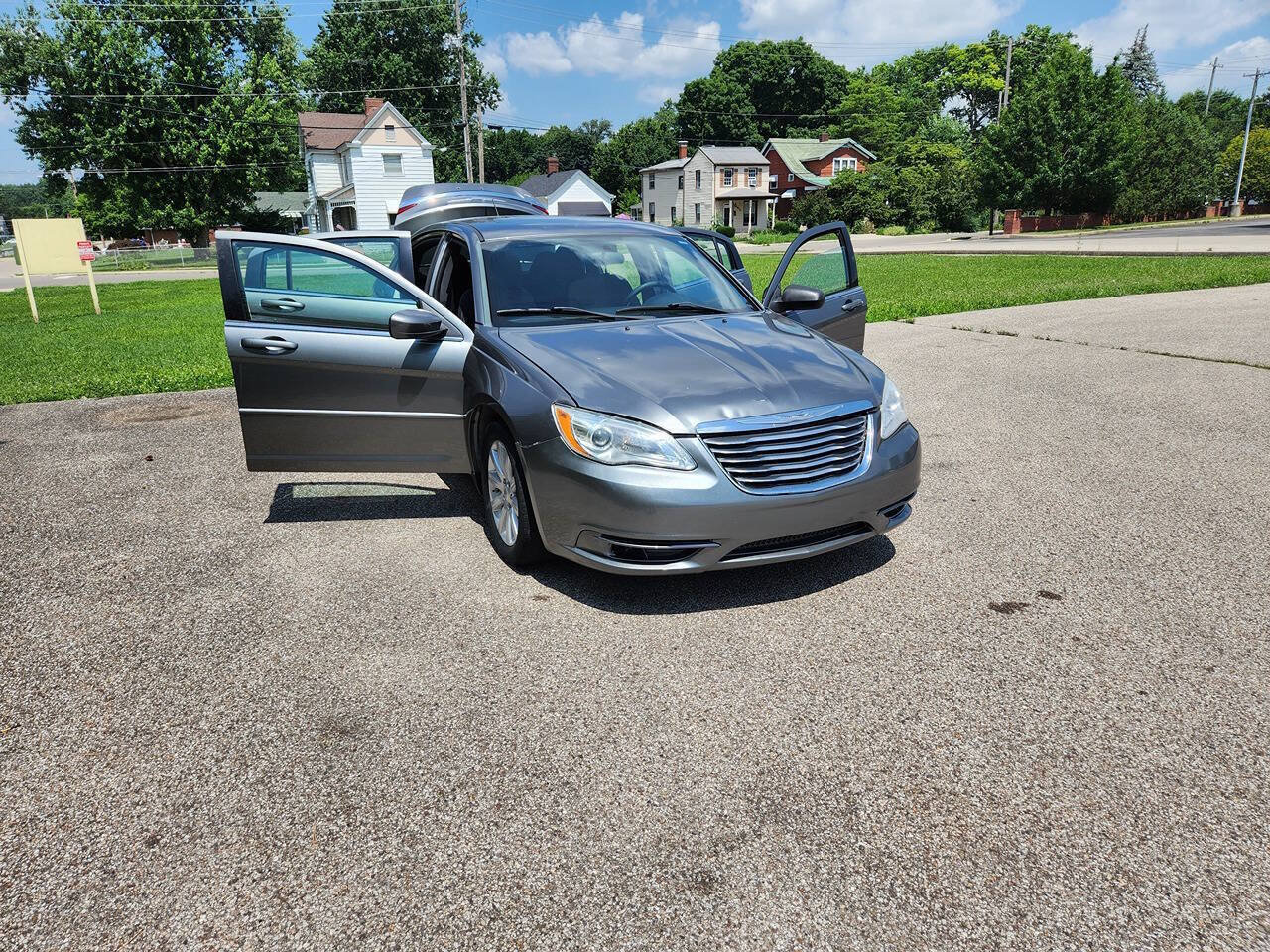 Used 2012 Chrysler 200 Touring FWD image 7