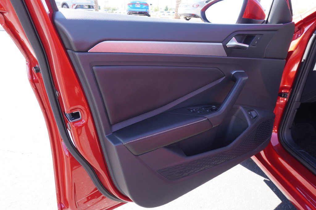 Used 2023 Volkswagen Jetta SE FWD image 15