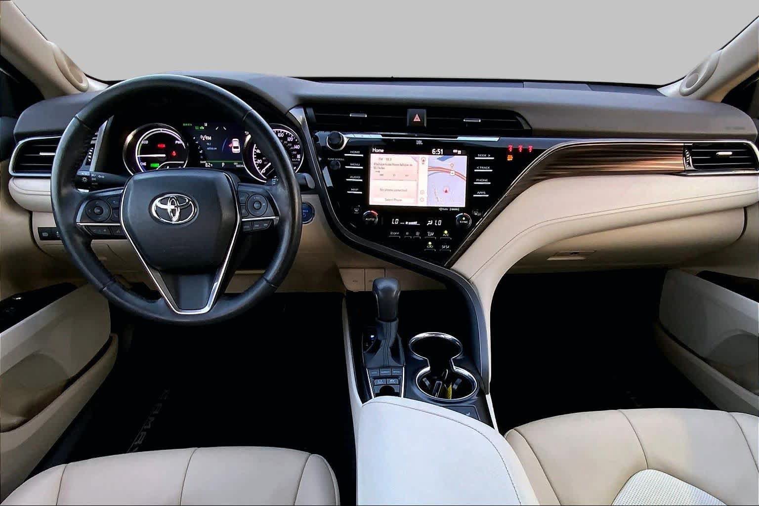 Used 2020 Toyota Camry XLE w/ Sunroof Package FWD image 14