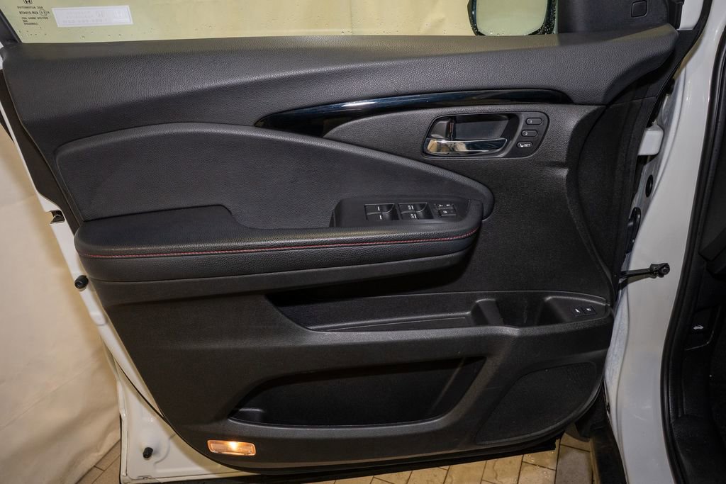 Used 2022 Honda Pilot Black Edition image 15