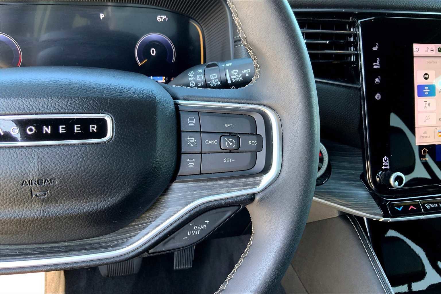 Used 2023 Jeep Wagoneer L Series III w/ Preferred Equipment Group image 23