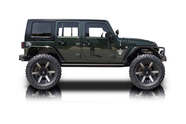 Used 2010 Jeep Wrangler Unlimited Rubicon w/ Dual Top Group AWD/4WD image 2
