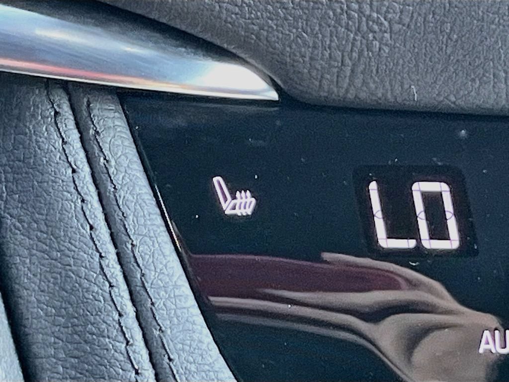 Used 2025 Cadillac XT6 Luxury FWD image 21