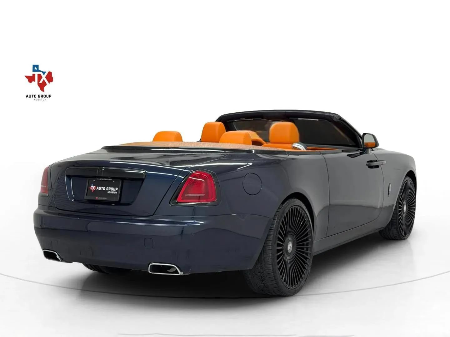 Used 2017 Rolls-Royce Dawn RWD image 56