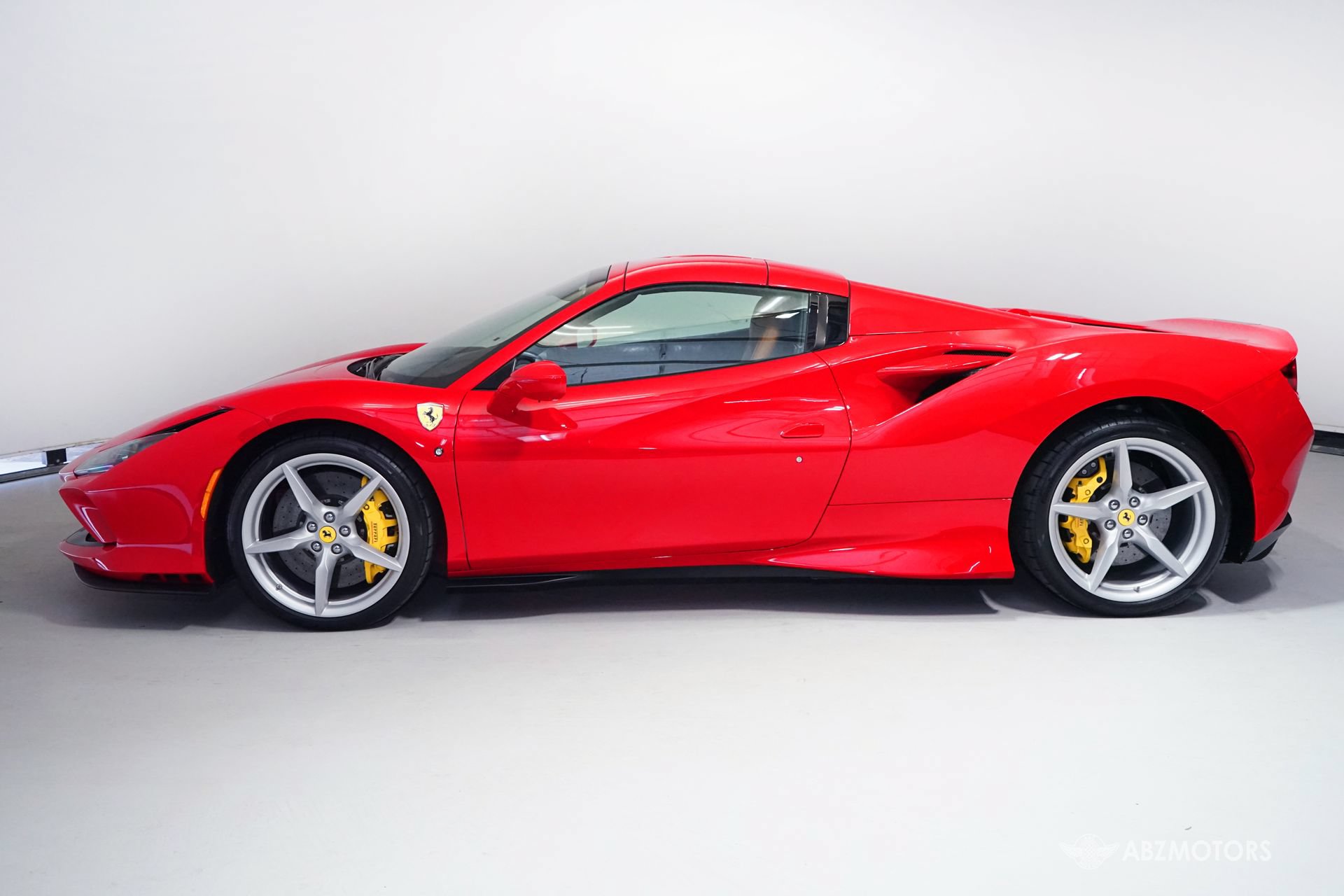 Used 2021 Ferrari F8 Tributo RWD image 4