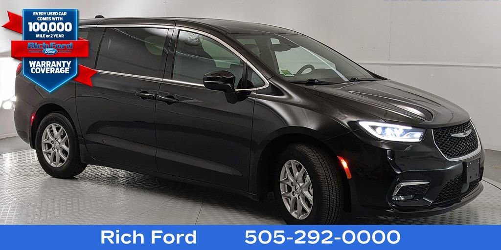 Used 2025 Chrysler Pacifica Select FWD image 1