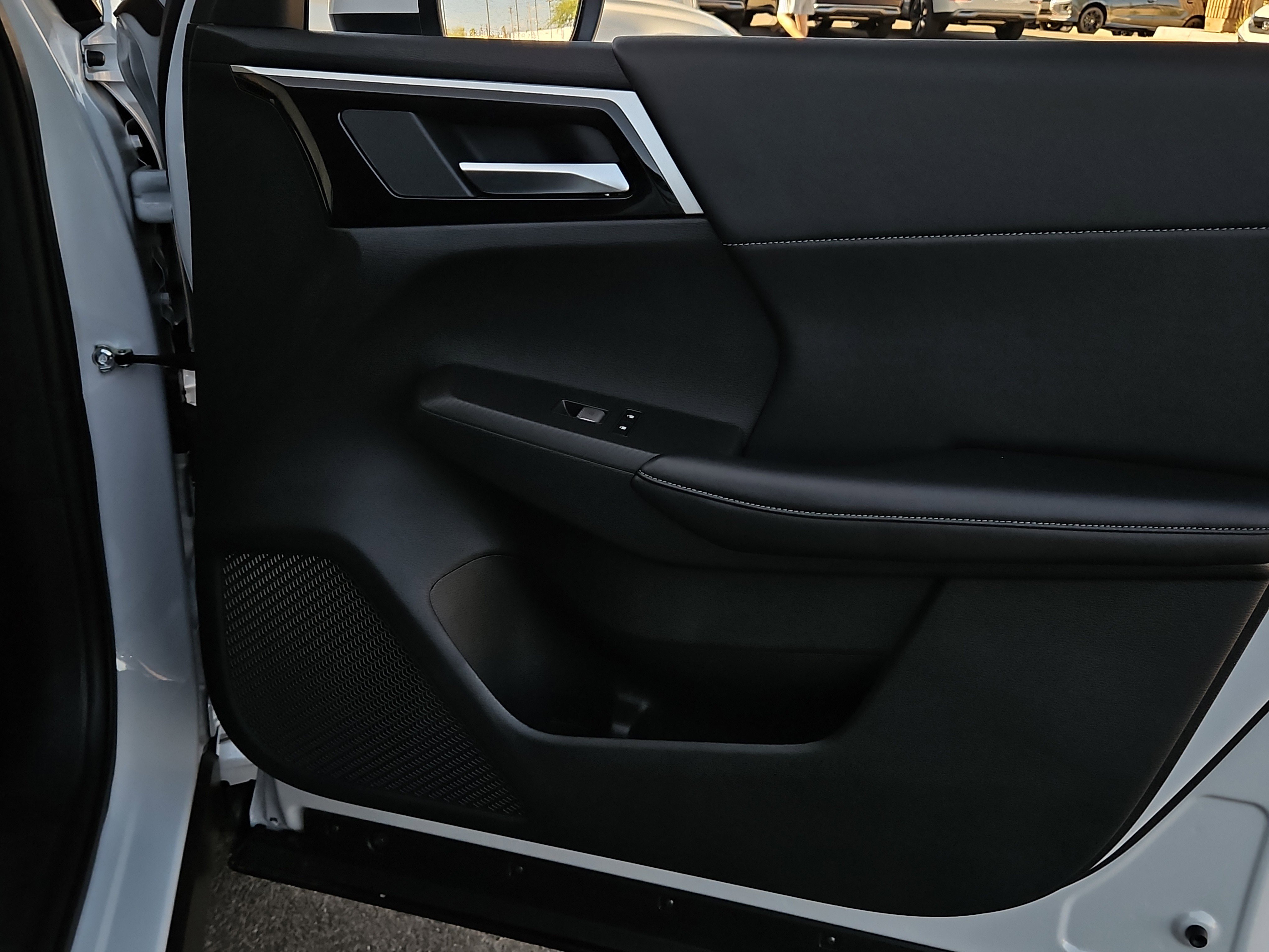 New 2025 Mitsubishi Outlander SE image 22