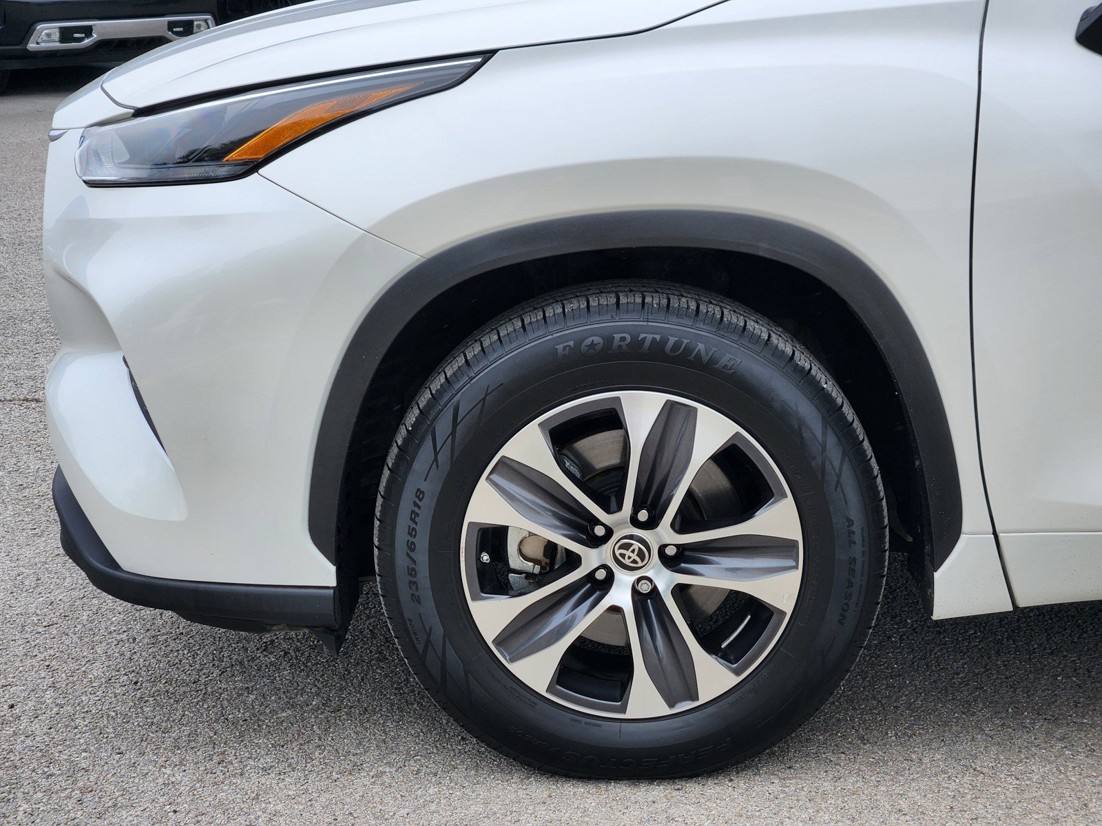 Used 2021 Toyota Highlander XLE FWD image 27