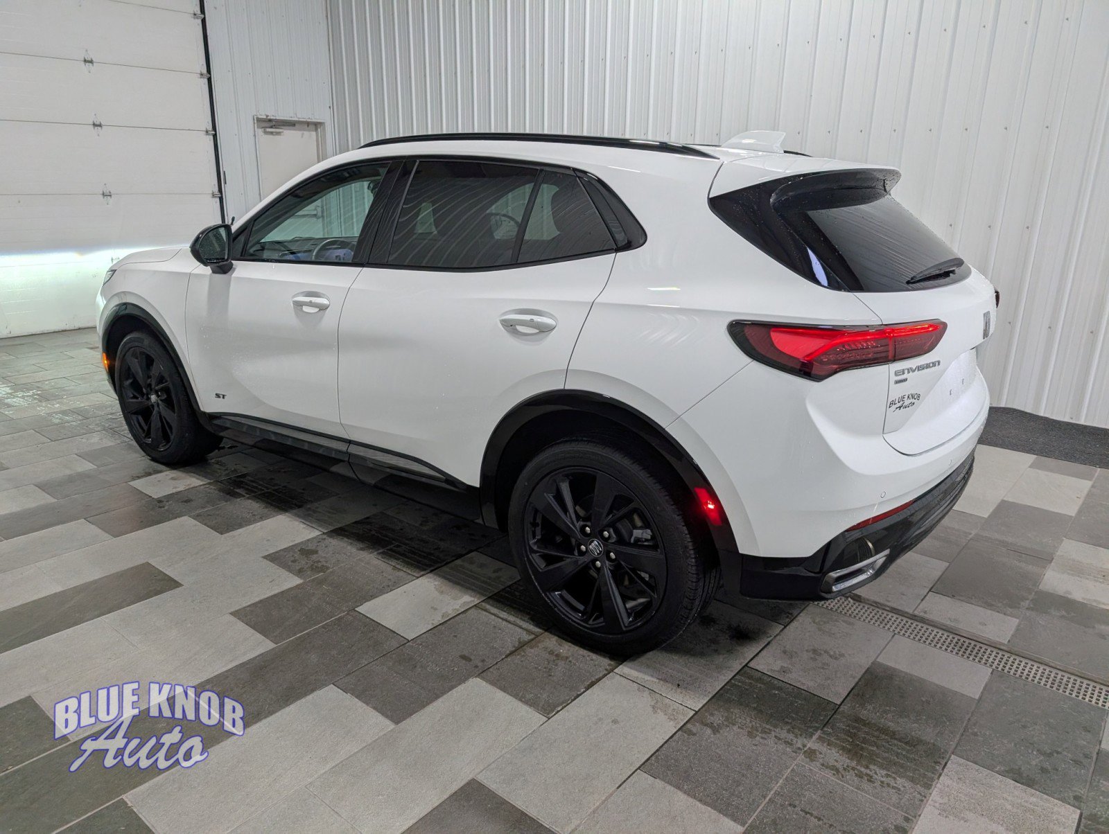 Used 2025 Buick Envision Sport Touring image 2