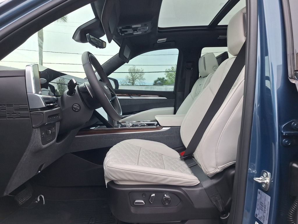 New 2026 Cadillac Escalade Platinum Luxury w/ LPO, Radiant Package image 13