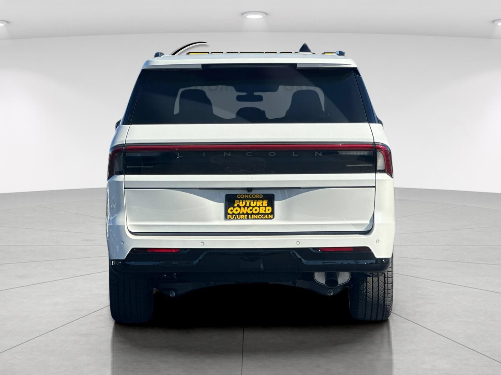 New 2026 Lincoln Navigator L Reserve w/ Jet Appearance Package AWD/4WD image 4