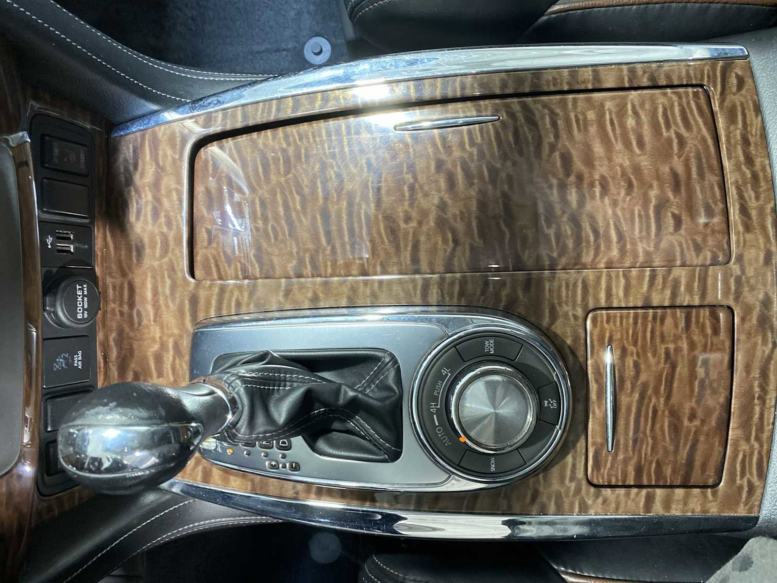 Used 2020 Nissan Armada SL w/ Premium Package image 17