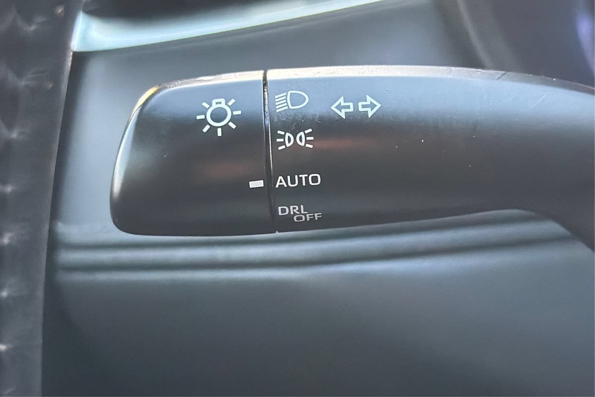 Used 2021 Toyota Venza LE AWD/4WD image 17