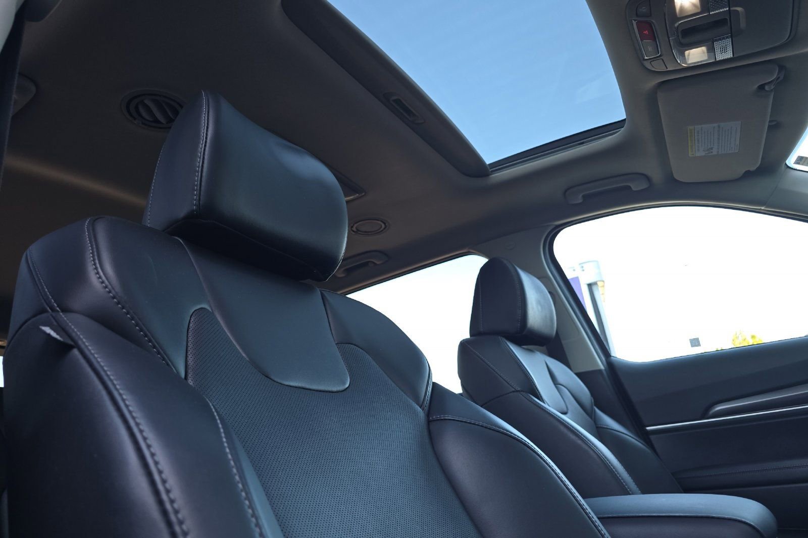 Certified 2024 Kia Telluride S w/ S Sunroof Package AWD/4WD image 18