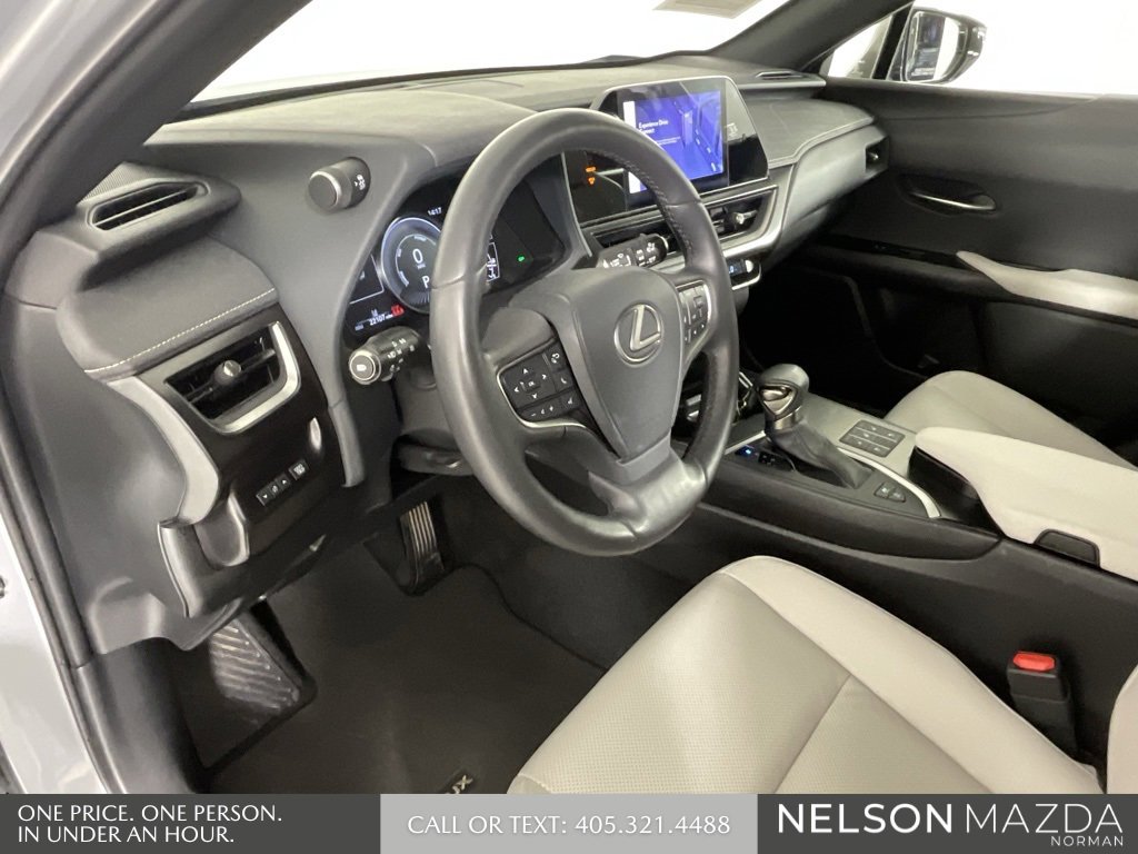 Used 2023 Lexus UX 250h FWD w/ Accessory Package (Z2) image 31
