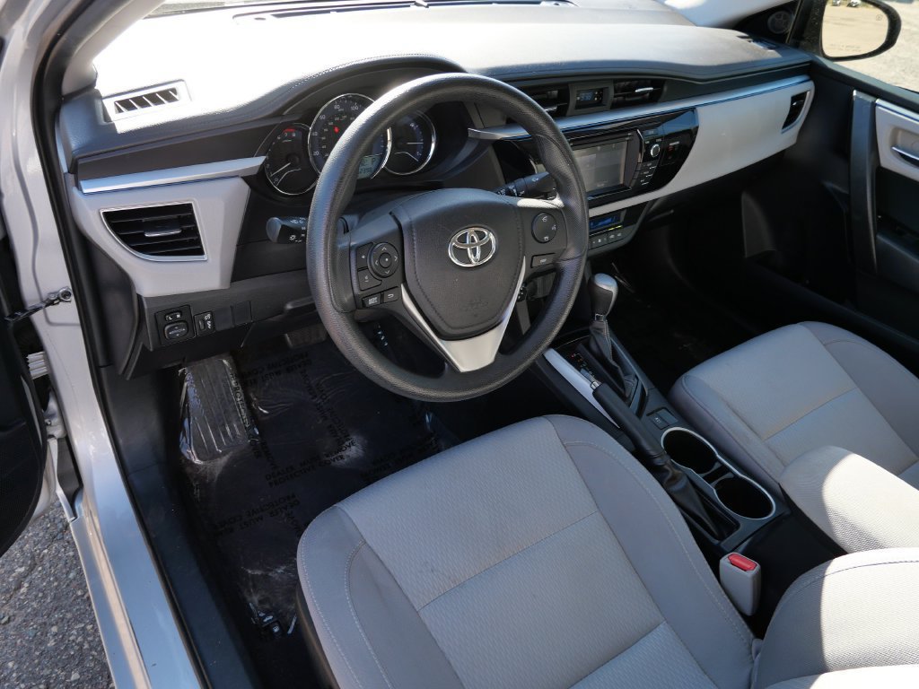Used 2016 Toyota Corolla LE FWD image 3