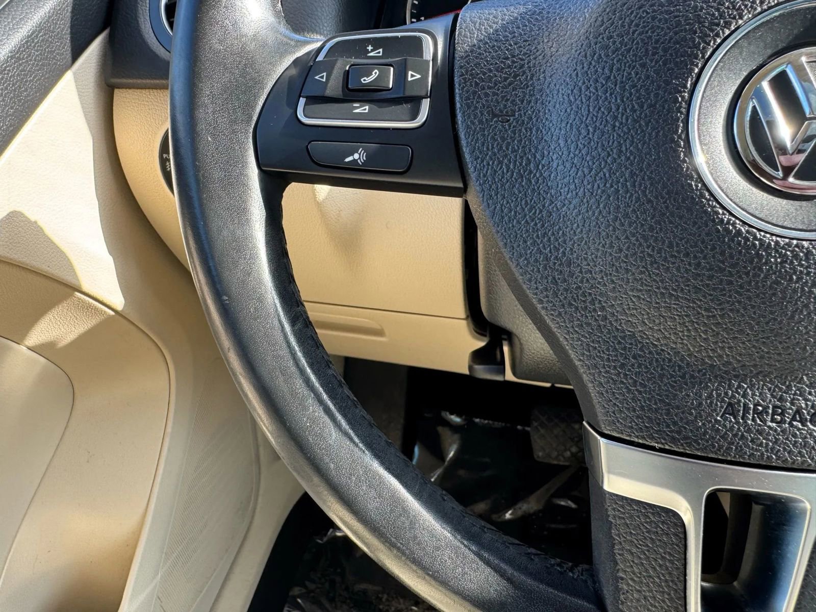 Used 2016 Volkswagen Tiguan SE image 32