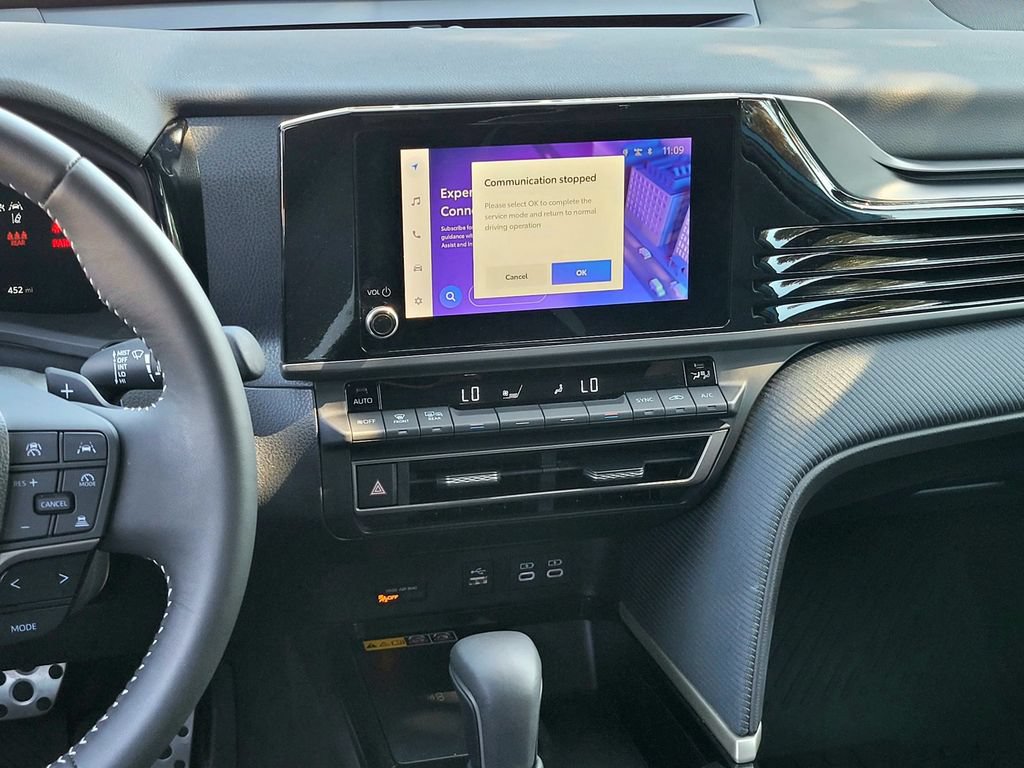 Used 2025 Toyota Camry SE FWD image 10