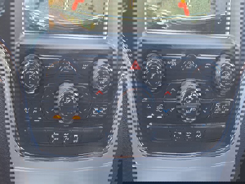 Used 2015 Jeep Grand Cherokee Overland image 32