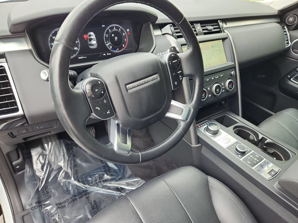 Used 2020 Land Rover Discovery Landmark AWD/4WD image 15