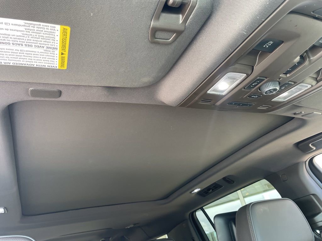 Used 2024 GMC Yukon XL Denali w/ Advanced Technology Package image 27