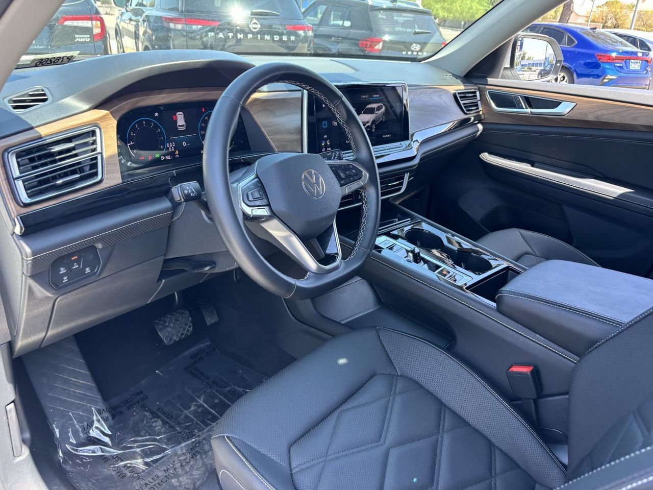 Used 2025 Volkswagen Atlas SE FWD image 16
