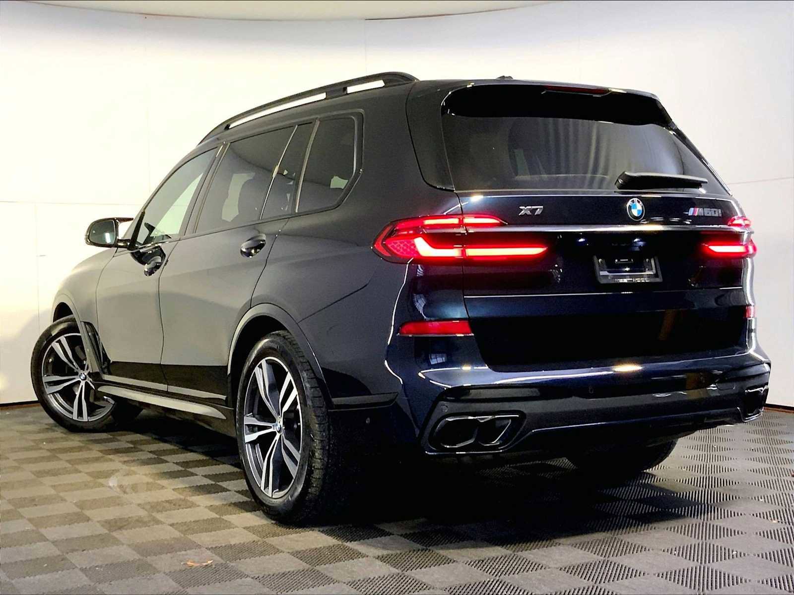 Used 2024 BMW X7 M60i w/ Executive Package image 3