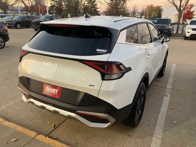 Used 2024 Kia Sportage LX image 8