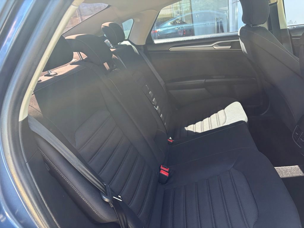 Used 2018 Ford Fusion SE w/ Fusion SE Technology Package FWD image 21