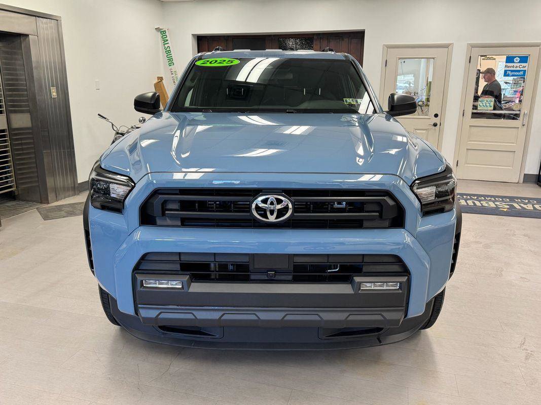 Used 2025 Toyota 4Runner SR5 AWD/4WD image 31